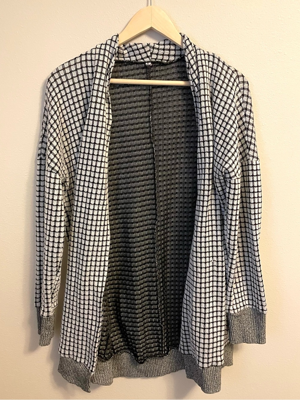 🖤🤍 Black & White Grid Pattern Open Cardigan | Minimalist Chic | Size M
